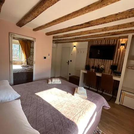 Vale Guest house *